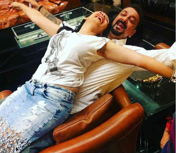 तस्वीरें