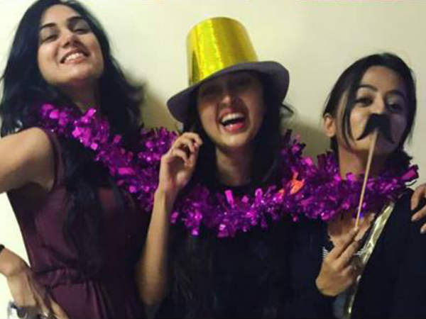 दोस्तों के साथ सेलिब्रेशन