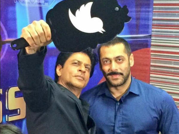 आमिर 9 बजे सोने चला जाता है आमिर 9 बजे सोने चला जाता है