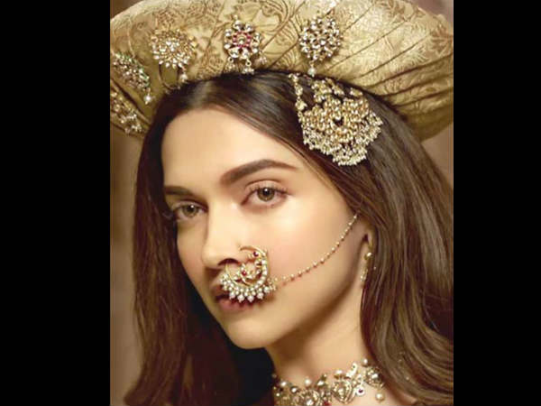 रॉयल लुक रॉयल लुक