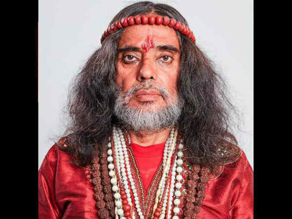 बाथरूम में थे न्यूड बाथरूम में थे न्यूड