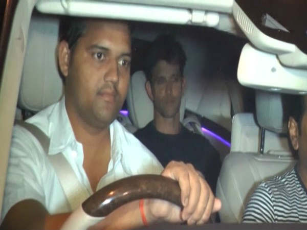 शाहरुख की पार्टी में पहुंचे ऋतिक शाहरुख की पार्टी में पहुंचे ऋतिक