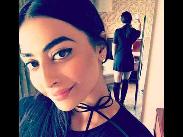 दोस्ती बनि चर्चा दोस्ती बनि चर्चा