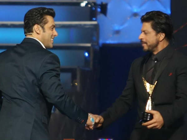 शाहरूख - सलमान एक साथ शाहरूख - सलमान एक साथ