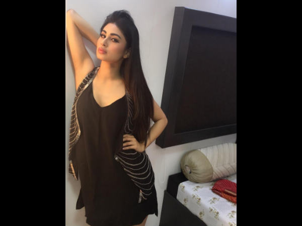 मौनी रॉय मौनी रॉय