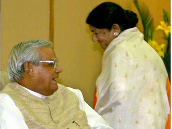 bollywood-stars-pics-with-former-pm-atat-bihari-vajpayee bollywood-stars-pics-with-former-pm-atat-bihari-vajpayee