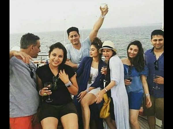 दोस्तों के साथ मौनी रॉय-मोहित रैना दोस्तों के साथ मौनी रॉय-मोहित रैना