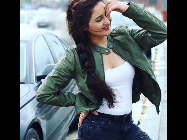 करियर पर कर रही फोकस करियर पर कर रही फोकस
