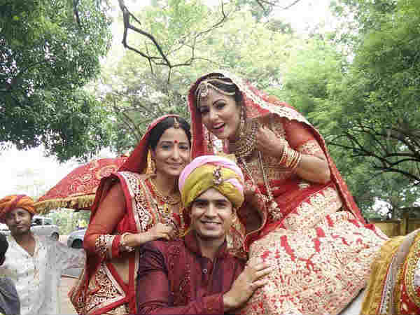 छोड़ी चढ़ी अक्षरा छोड़ी चढ़ी अक्षरा