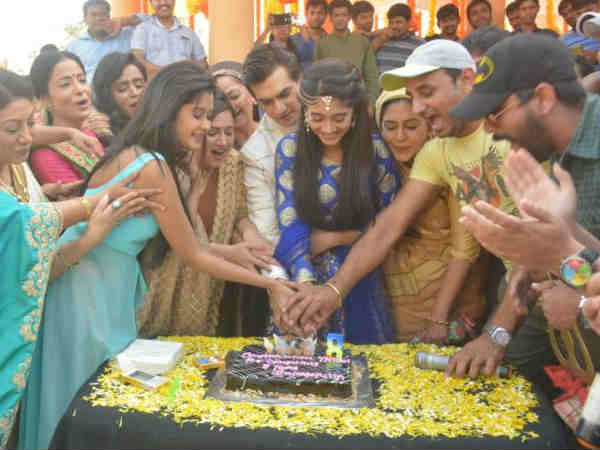 पूरी टीम ने मनाया जश्न पूरी टीम ने मनाया जश्न
