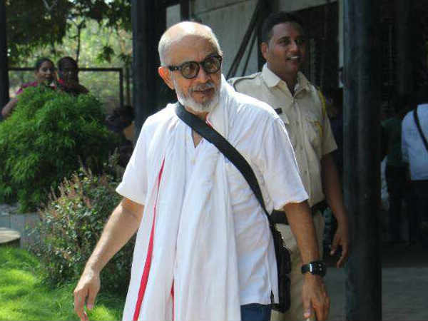 रीमा लागू की अंतिम विदाई में पहुंचे सितारे
