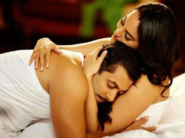 सेक्स सीन में सब इधर उधर देखते