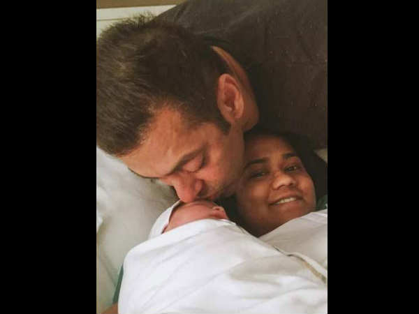 बहनों के साथ सलमान की बॉन्डिंग बहनों के साथ सलमान की बॉन्डिंग
