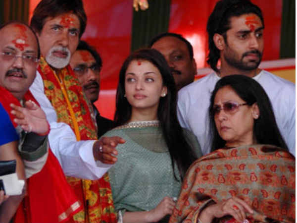 बच्चन परिवार को बनाया कारण बच्चन परिवार को बनाया कारण