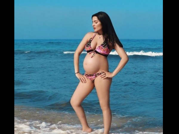 celina-jaitly-shares-selfie-with-baby-bump celina-jaitly-shares-selfie-with-baby-bump
