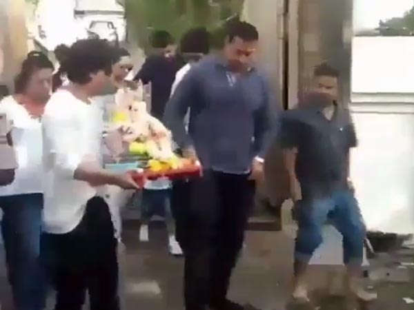 हर पर्व धूमधाम से मनाते हैं शाहरुख हर पर्व धूमधाम से मनाते हैं शाहरुख