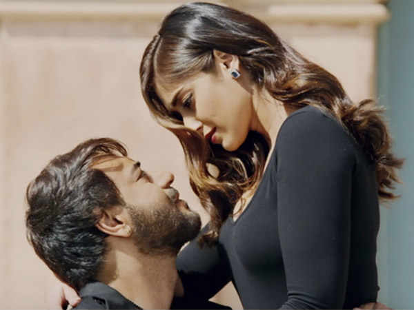 50 करोड़ का आकड़ा पार 50 करोड़ का आकड़ा पार