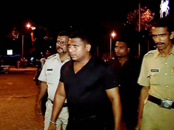 1 घंटे बाद पहुंची पुलिस 1 घंटे बाद पहुंची पुलिस