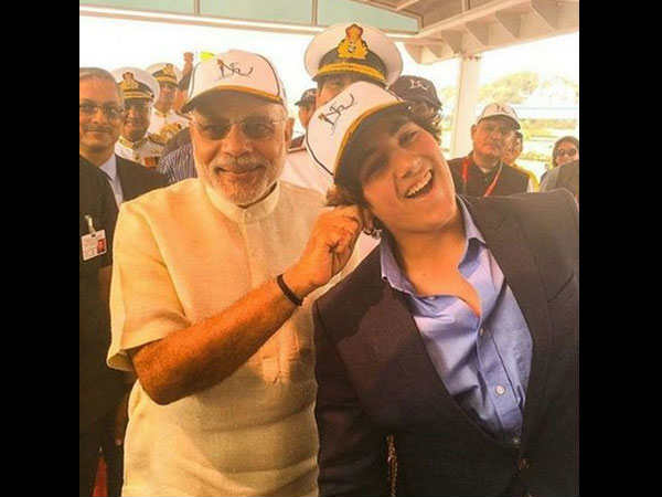 पीएम मोदी के साथ मस्ती पीएम मोदी के साथ मस्ती
