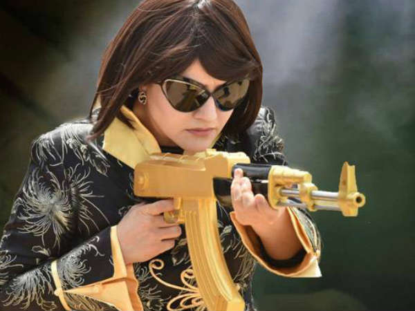 चल रही हैं फरार चल रही हैं फरार