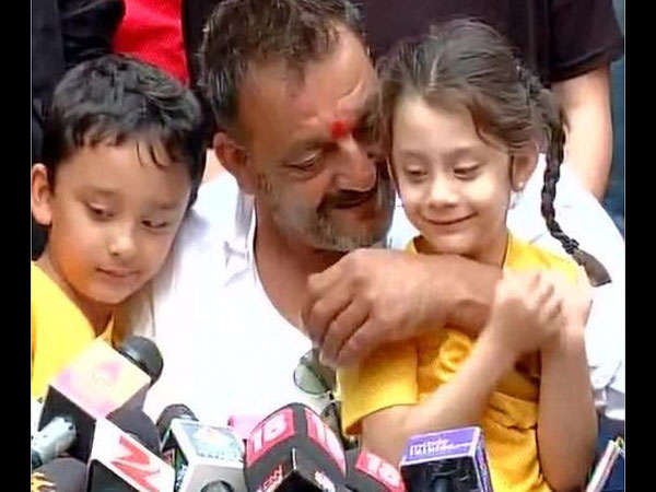 पत्नी को सौंप दी कमाई पत्नी को सौंप दी कमाई