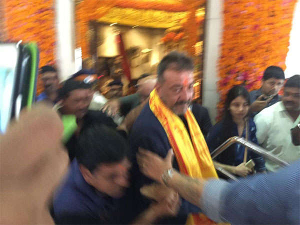 कल से सोया नहीं हूं कल से सोया नहीं हूं