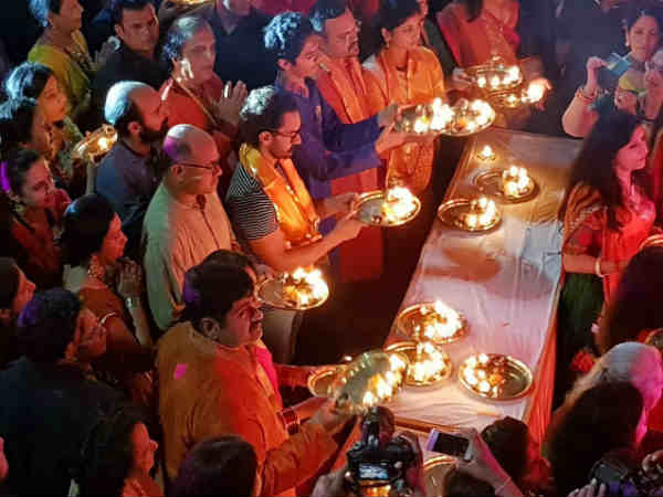 आरती में हुए शामिल आरती में हुए शामिल