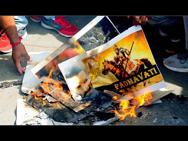 अंडरकवर टीम ने किया प्लान अंडरकवर टीम ने किया प्लान