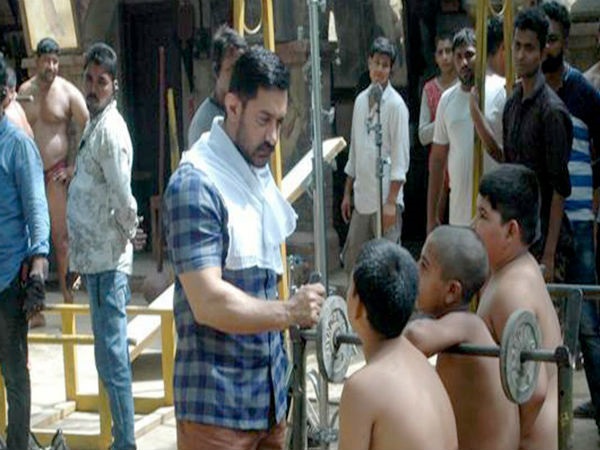 हर किरदार पर नजर हर किरदार पर नजर