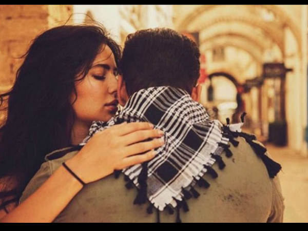 ट्रेलर का इंतजार ट्रेलर का इंतजार