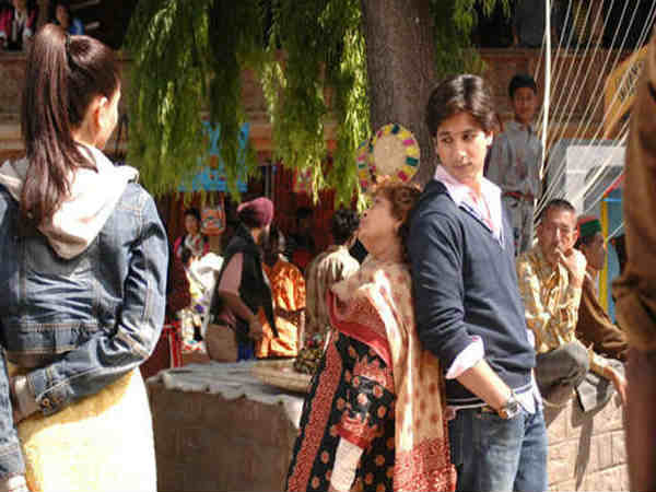 पर्दे के पीछे पर्दे के पीछे