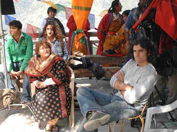 पर्दे के पीछे पर्दे के पीछे