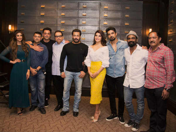 जबरदस्त संस्पेंस है जबरदस्त संस्पेंस है
