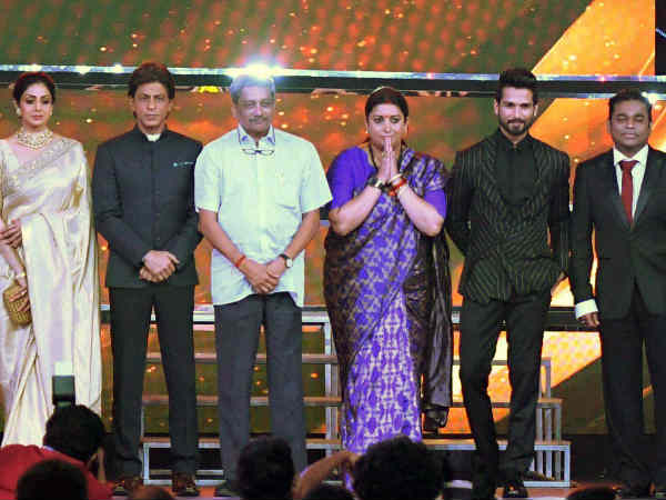 smriti-irani-s-arrogant-remark-rajukmar-s-innocent-joke-shahrukh-hits-back smriti-irani-s-arrogant-remark-rajukmar-s-innocent-joke-shahrukh-hits-back