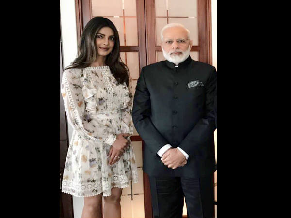 पीएम मोदी से प्रियंका चोपड़ा की मुलाकात पीएम मोदी से प्रियंका चोपड़ा की मुलाकात