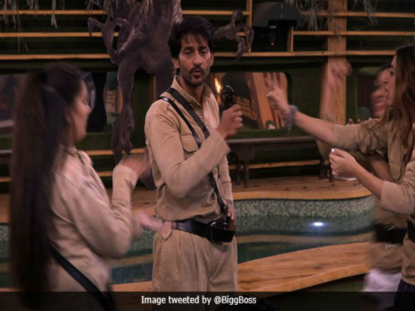 हितेन तेजवानी OUT हितेन तेजवानी OUT