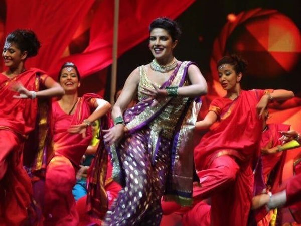 प्रियंका लगाएंगी स्टेज में आग प्रियंका लगाएंगी स्टेज में आग