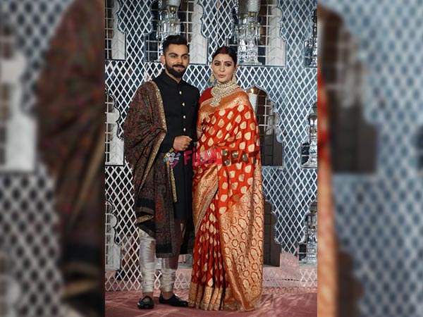 सीरियस वाला पोज़ देते हैं सीरियस वाला पोज़ देते हैं