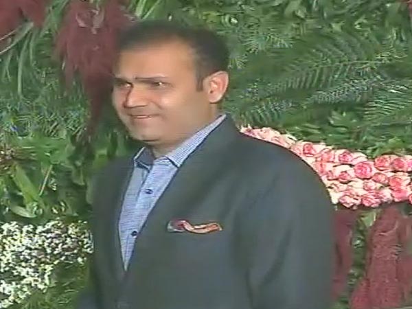 सेहवाग भी पहुंचे सेहवाग भी पहुंचे