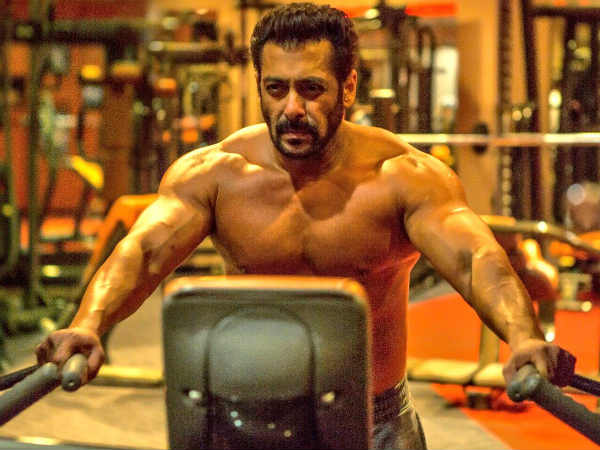 300 करोड़ पार 300 करोड़ पार