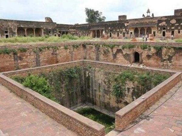 अलाउद्दीन ने दिये जौहर स्थल बंद करने के आदेश अलाउद्दीन ने दिये जौहर स्थल बंद करने के आदेश