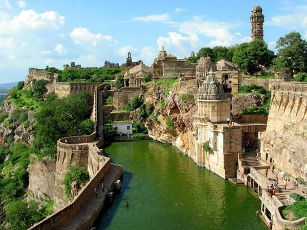 राघव चेतन की कहानी राघव चेतन की कहानी