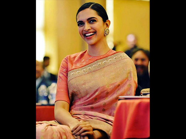 खूबसूरत दीपिका