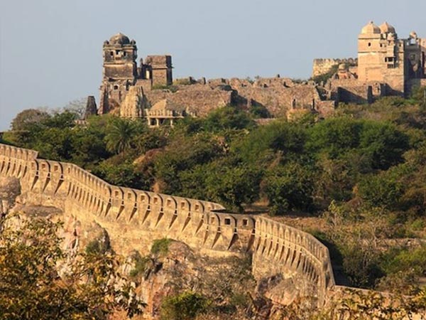 राजा रजन सिंह ने उसको रंगे हाथों पकड़ा राजा रजन सिंह ने उसको रंगे हाथों पकड़ा