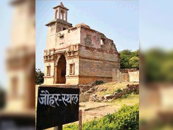 रतन सिंह को धोखे से पकड़ लिया रतन सिंह को धोखे से पकड़ लिया