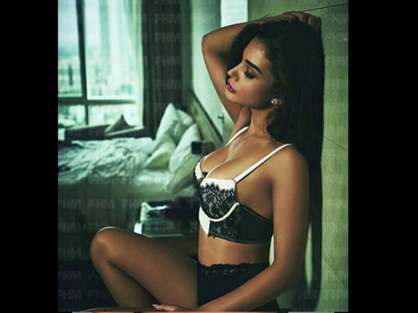 lingerie मॉडल