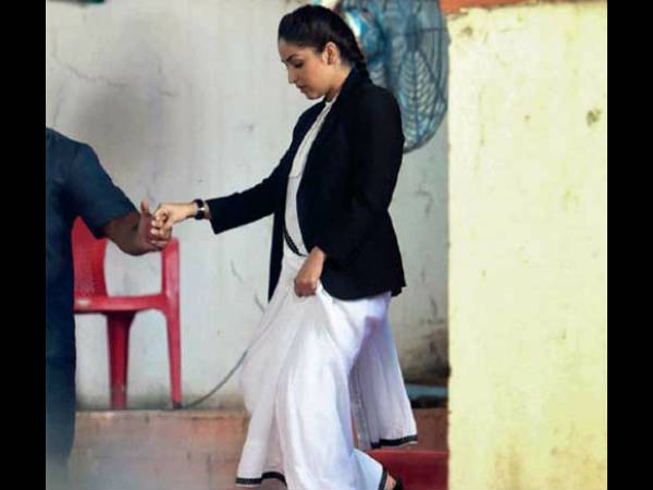 बत्ती गुल मीटर चालू में यामी