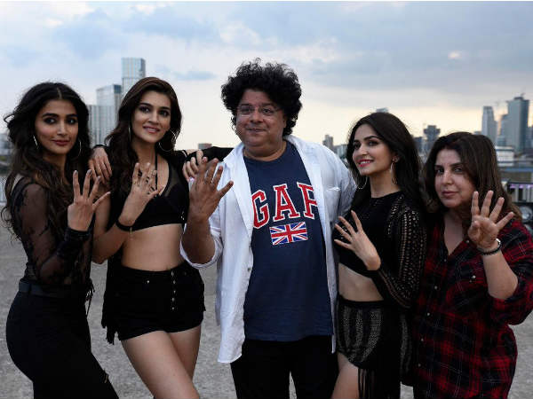 फिल्म की एक्ट्रेसस फिल्म की एक्ट्रेसस
