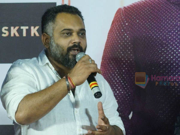 अश्लील सवाल किए अश्लील सवाल किए