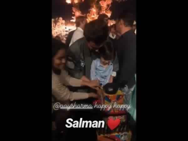 केक कटिंग केक कटिंग